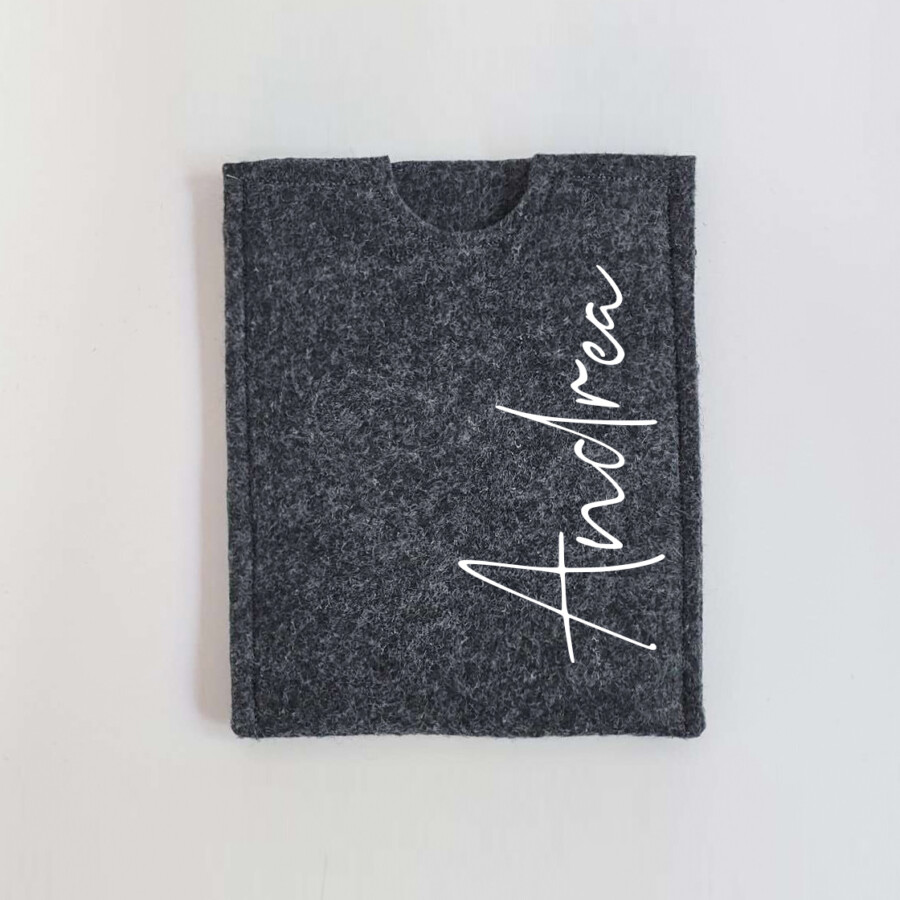 Impfpass Hülle aus Filz - Personalisiert mit Wunschnamen - Ideal für unterwegs - Geschenk