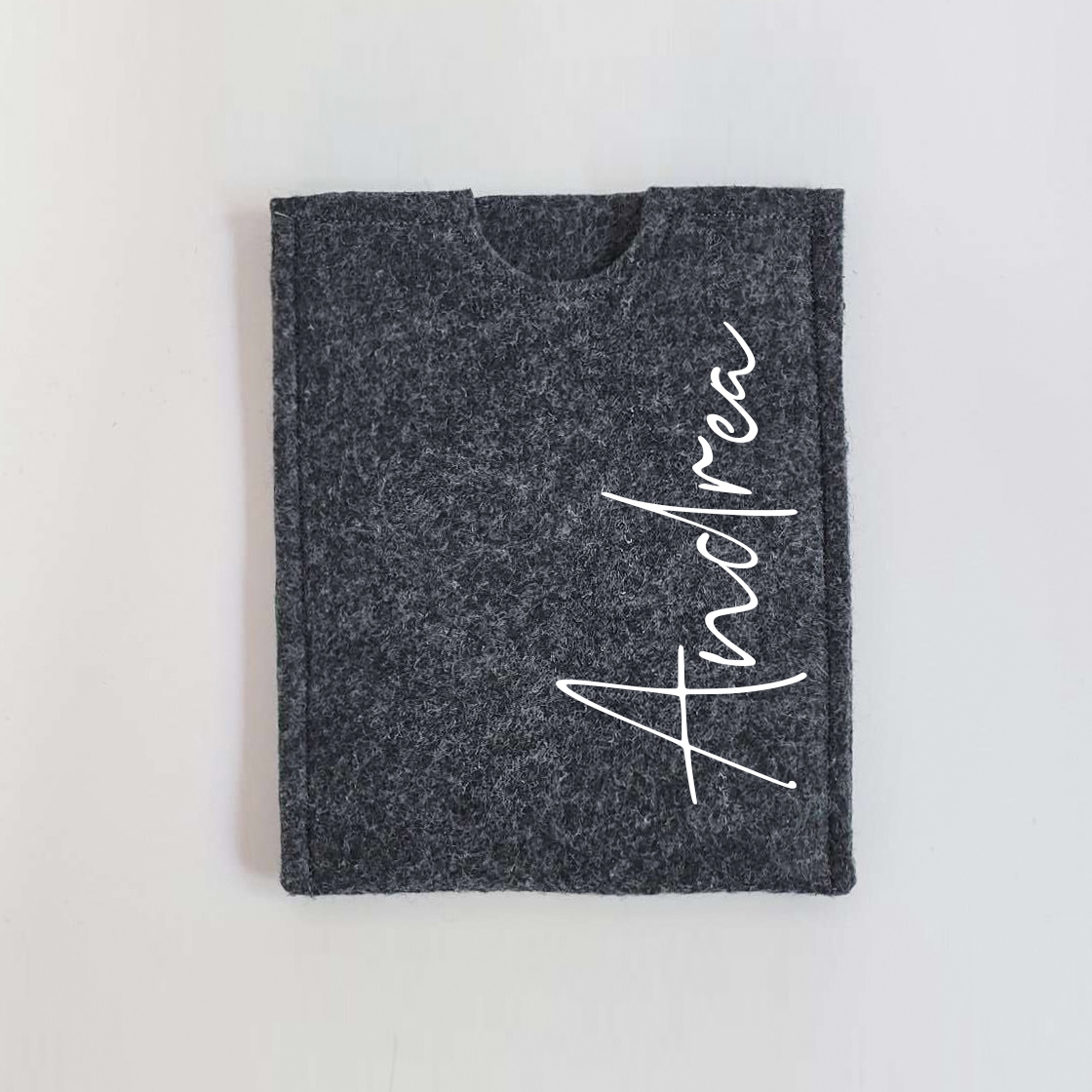 Impfpass Hülle aus Filz – Personalisiert mit Wunschnamen – Ideal für unterwegs – Geschenk