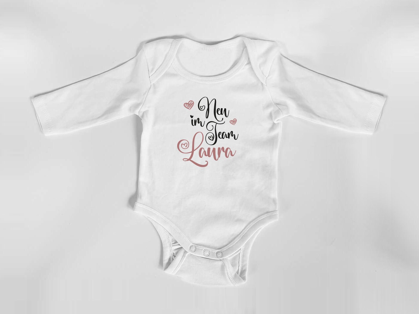 Personalisierter Body mit langen Armen, Gr. 62,  100% Baumwolle, Organic Cotton, Geschenk, Geschenkidee zur Geburt, Neu im Team – Bild 2