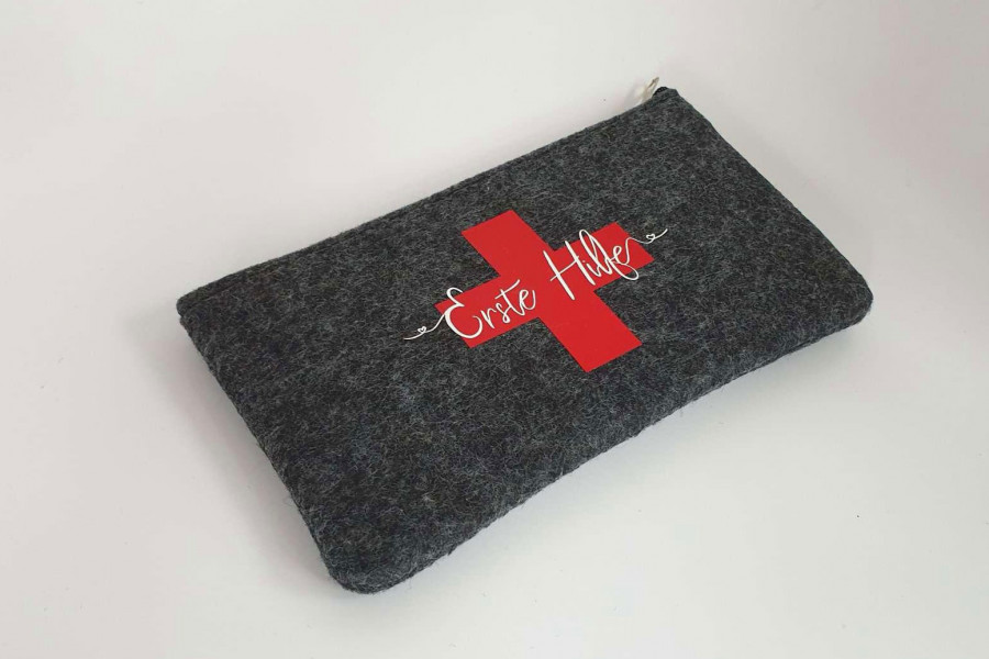 Kleine Erste Hilfe Tasche aus Filz 18x10 cm | Personalisiert mit Wunschtext | für Pflaster etc. | Filz-Notfall-Tasche | Geschenk