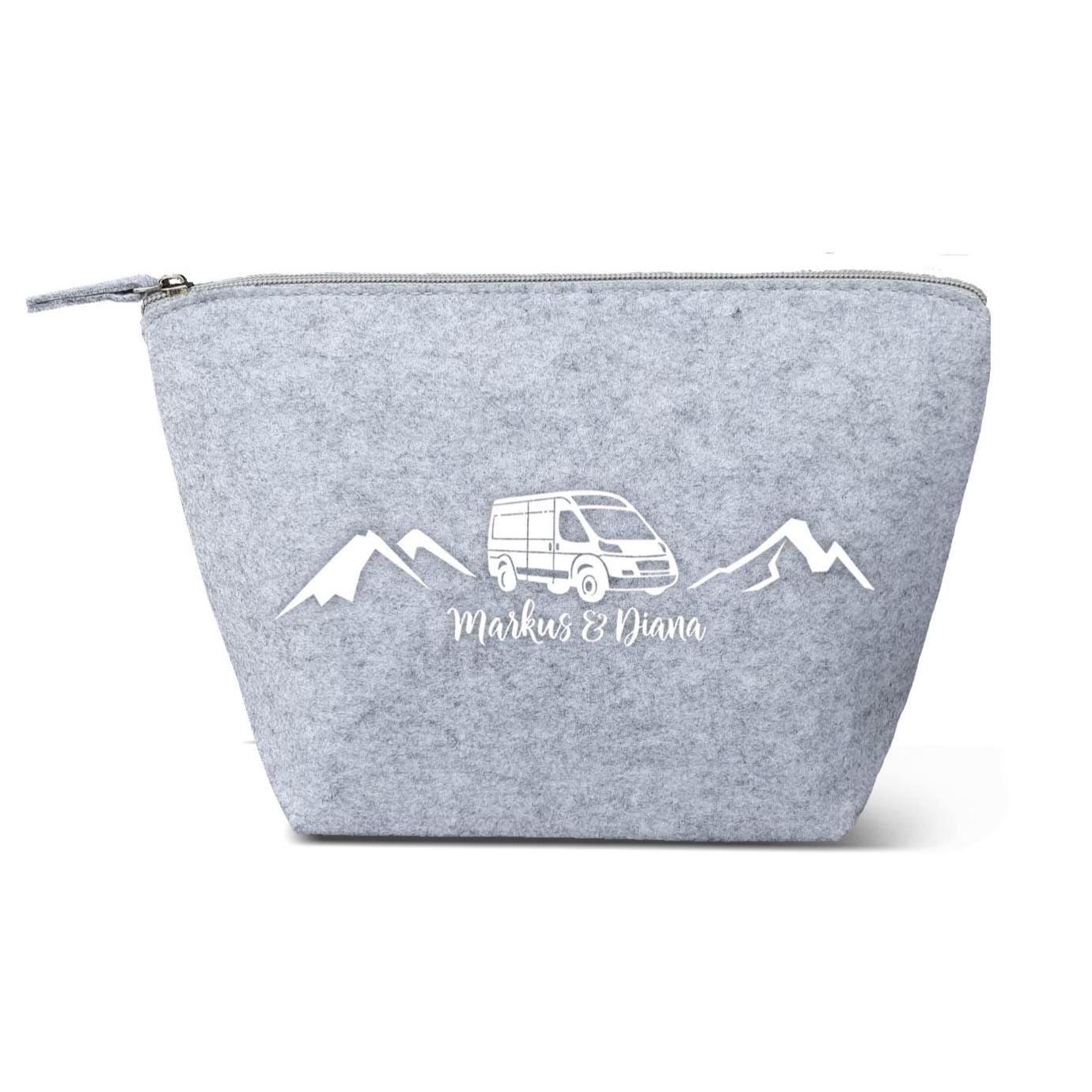 Camper Kulturtasche - Van in den Bergen aus Filz 19x18x9 | Personalisiert | Kosmetiktasche mit Namen | Campingtasche | Geschenk | Camp – Bild 3
