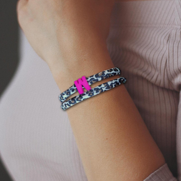 Elastisches Leo Armband mit deinem Wunschbuchstaben im Ibiza Style. Personalisiert - in 7 Farben erhältlich – Bild 2