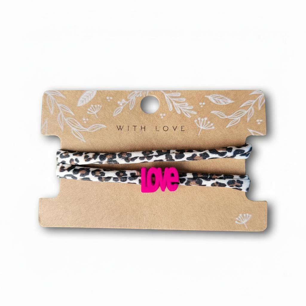 Elastisches Leo Armband mit dem LOVE Anhänger im Ibiza Style - in 7 Farben erhältlich – Bild 11