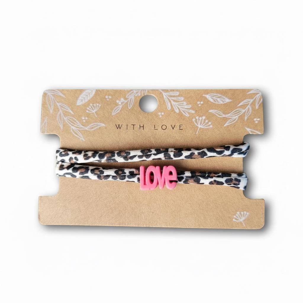 Elastisches Leo Armband mit dem LOVE Anhänger im Ibiza Style - in 7 Farben erhältlich – Bild 4
