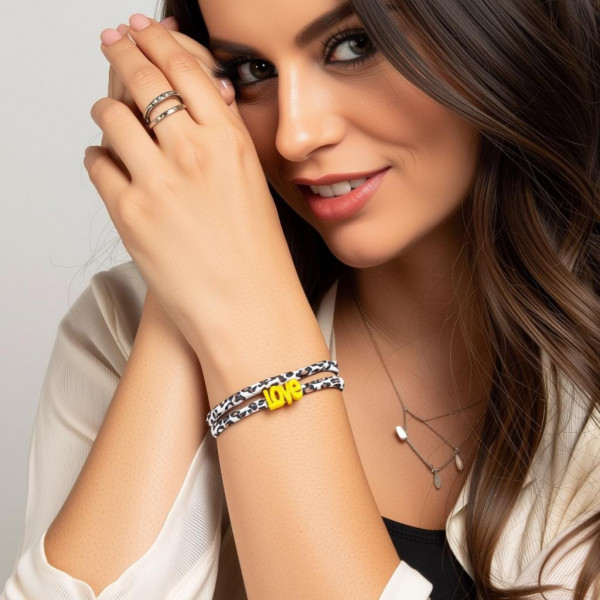 Elastisches Leo Armband mit dem LOVE Anhänger im Ibiza Style - in 7 Farben erhältlich – Bild 3