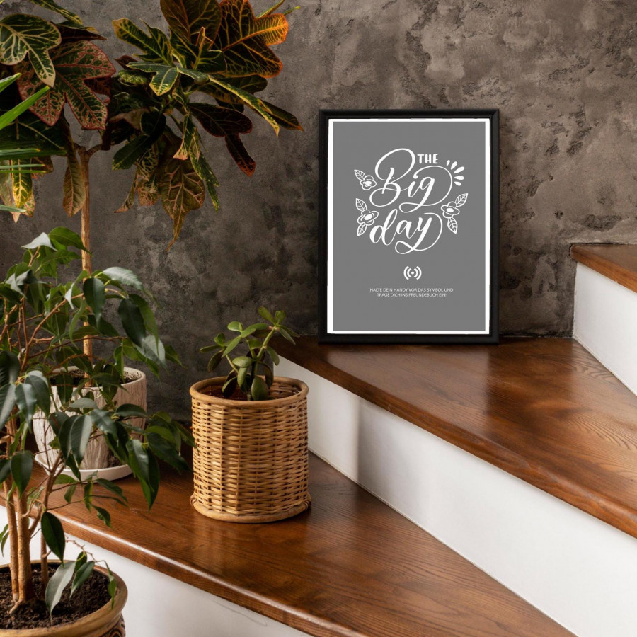 Stilvolles „THE Big day“-Poster mit integriertem NFC-Chip. Einfach scannen und dein persönliches, digitales Gästebuch öffnen.