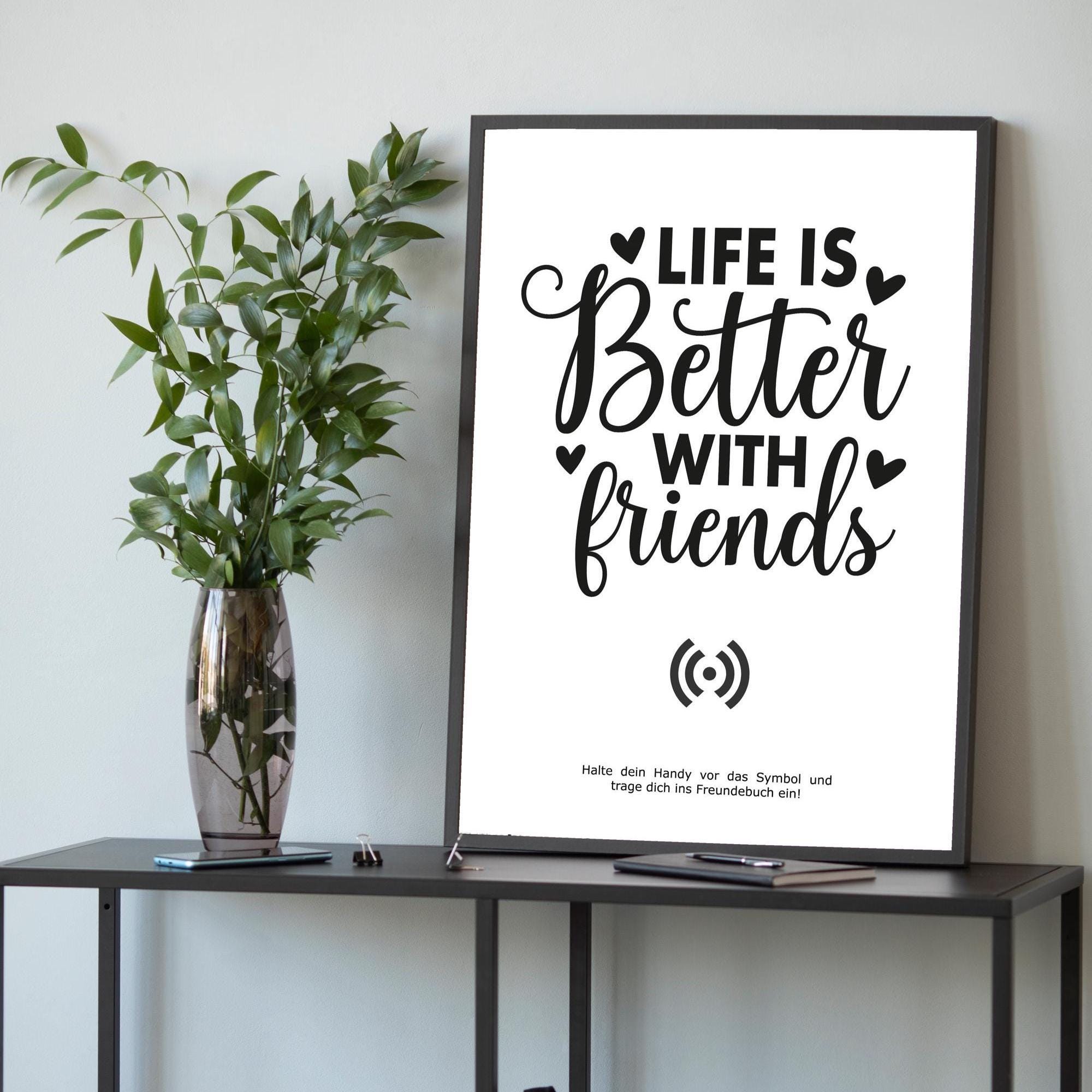 Stilvolles „Better with friends“ Poster mit integriertem NFC-Chip. Einfach scannen und dein persönliches, digitales Freundebuch öffnen. – Bild 1