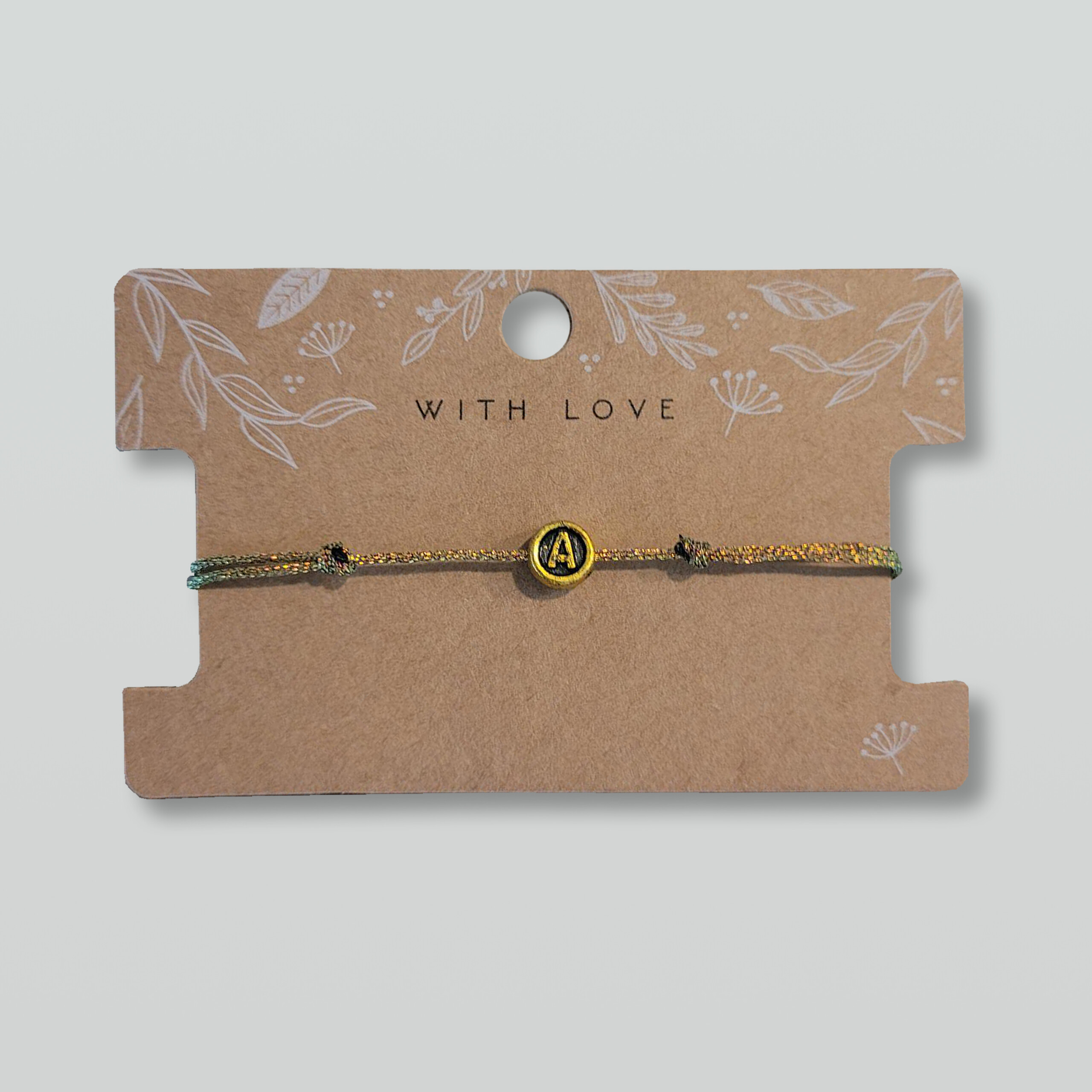 Geflochtenes Macramé Armband mit deinem Wunschbuchstaben. Orange grün metallic – Personalisiert – in mehreren Farben erhältlich
