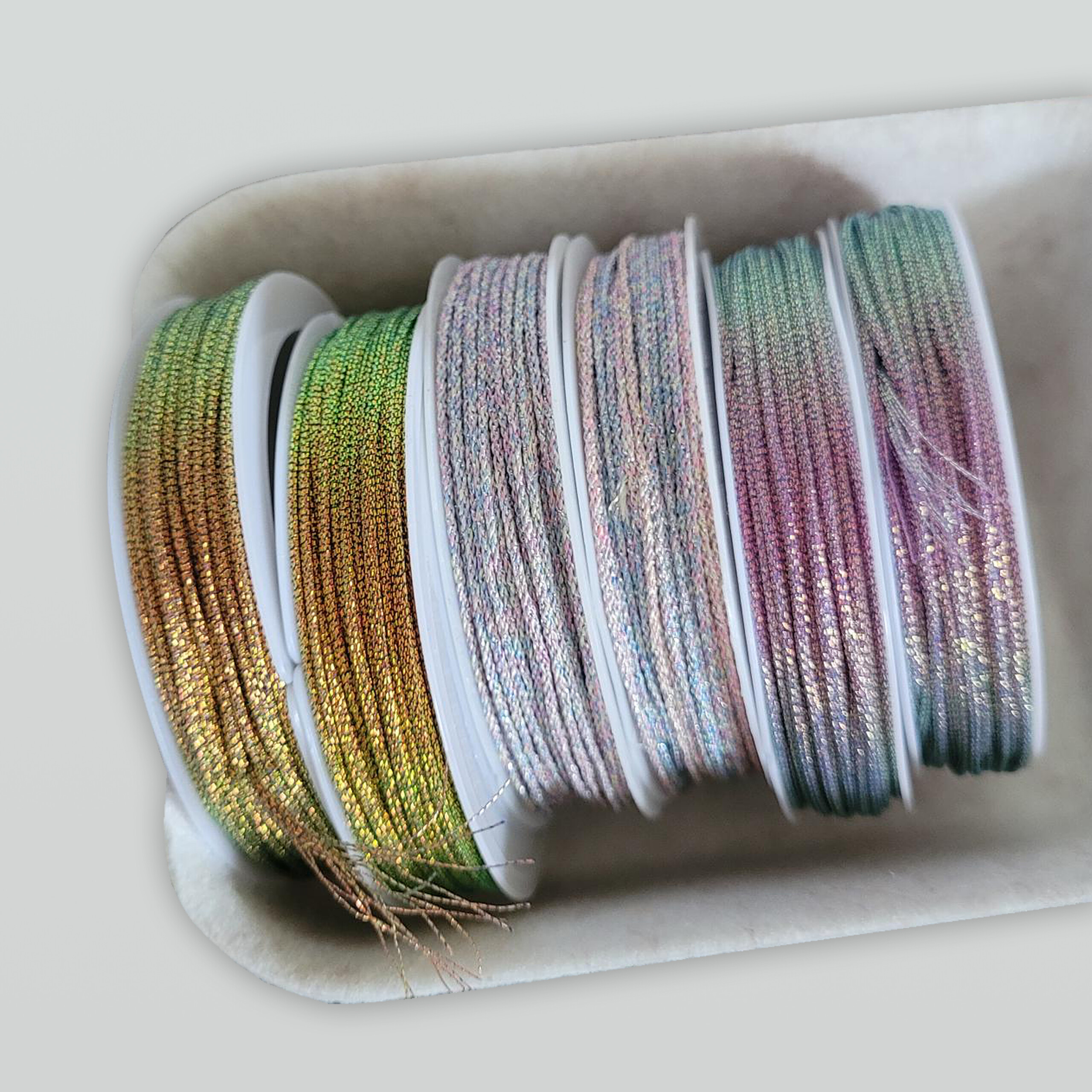 Geflochtenes Macramé Armband mit deinem Wunschbuchstaben. Orange grün metallic - Personalisiert - in mehreren Farben erhältlich – Bild 11