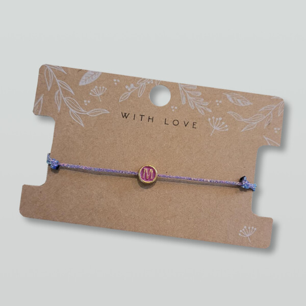 Geflochtenes Macramé Armband mit deinem Wunschbuchstaben. Lila metallic - Personalisiert - in mehreren Farben erhältlich – Bild 3