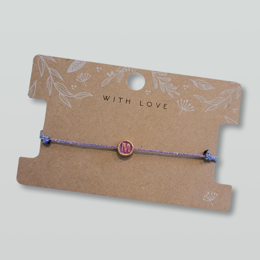Geflochtenes Macramé Armband mit deinem Wunschbuchstaben. Lila metallic - Personalisiert - in mehreren Farben erhältlich