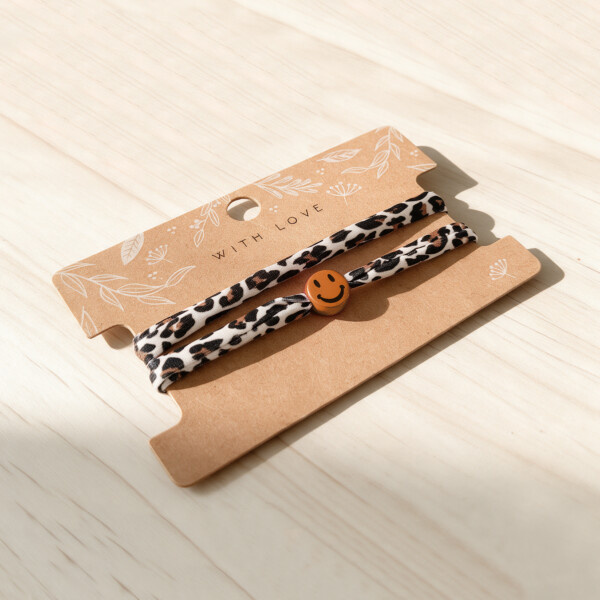 Elastisches Leo Armband mit dem Smiley Anhänger im Ibiza Style - in 7 Farben erhältlich – Bild 8